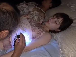 Bị nhân viên máy lạnh hấp diêm (vietsub)