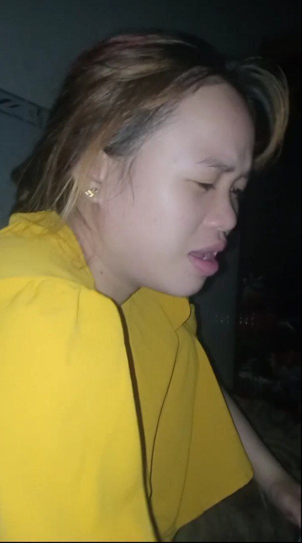 Ánh mắt khát dục của cô cháu gái cấp 3 vú khủng